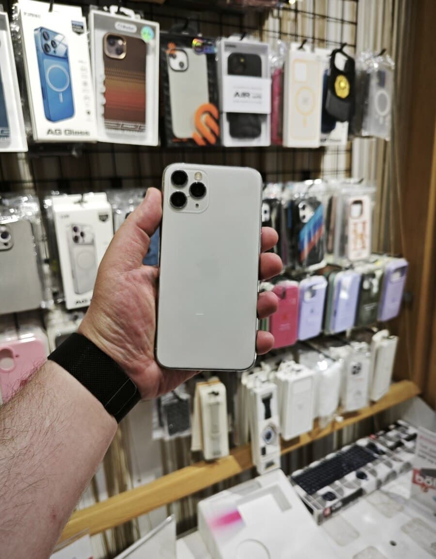 Apple iPhone 11 Pro, 4 GB