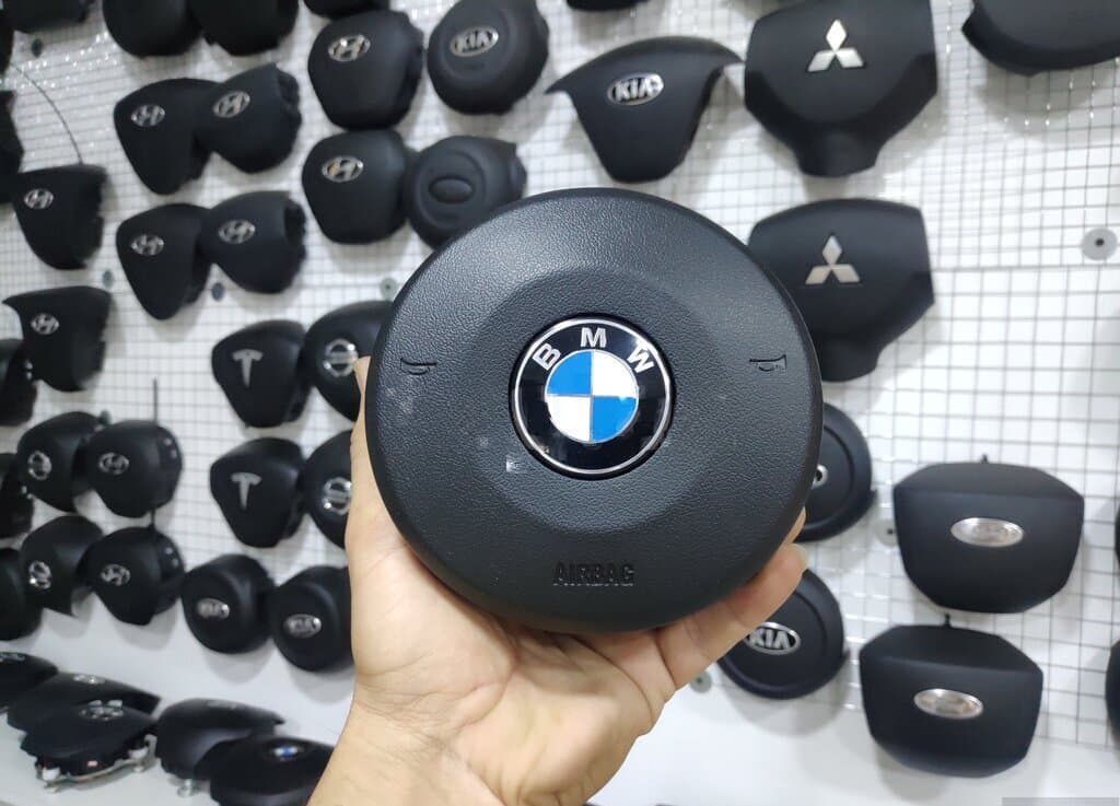 Airbag qapağı və sistemi BMW F10