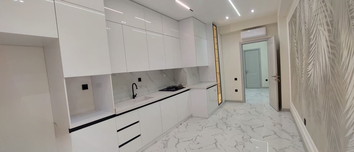 4 otaqlı mənzil 193 m² satılır