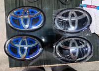 Emblem Toyota Camry Hybrid — şəkil 1