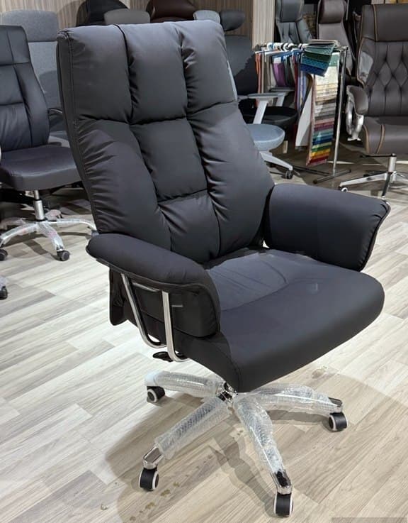 Yaş asfalt rəng, Ofis üçün kreslo