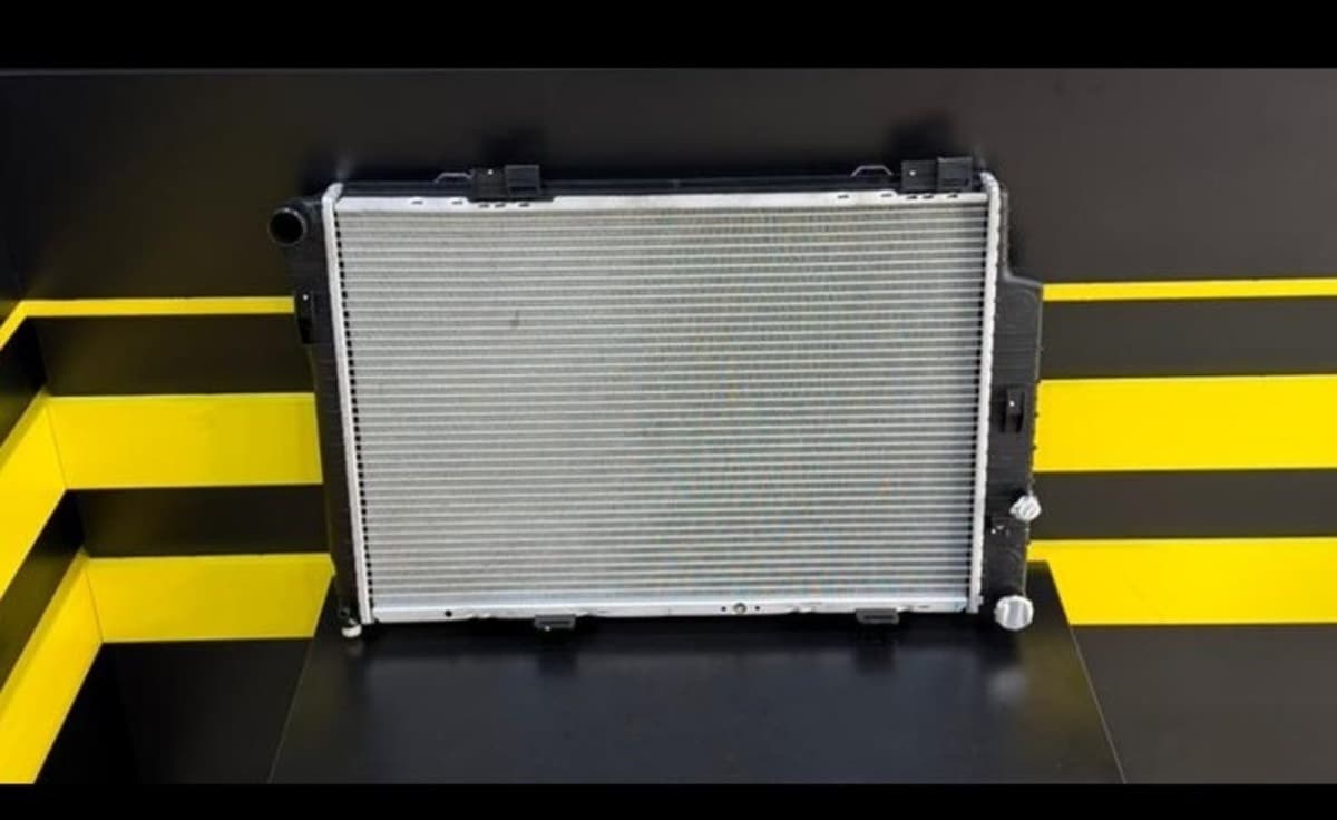 Su radiatoru Mercedes-Benz W202