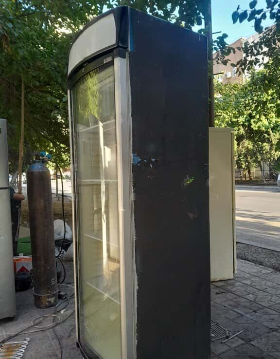 Refrigerated display case - Tenderyard