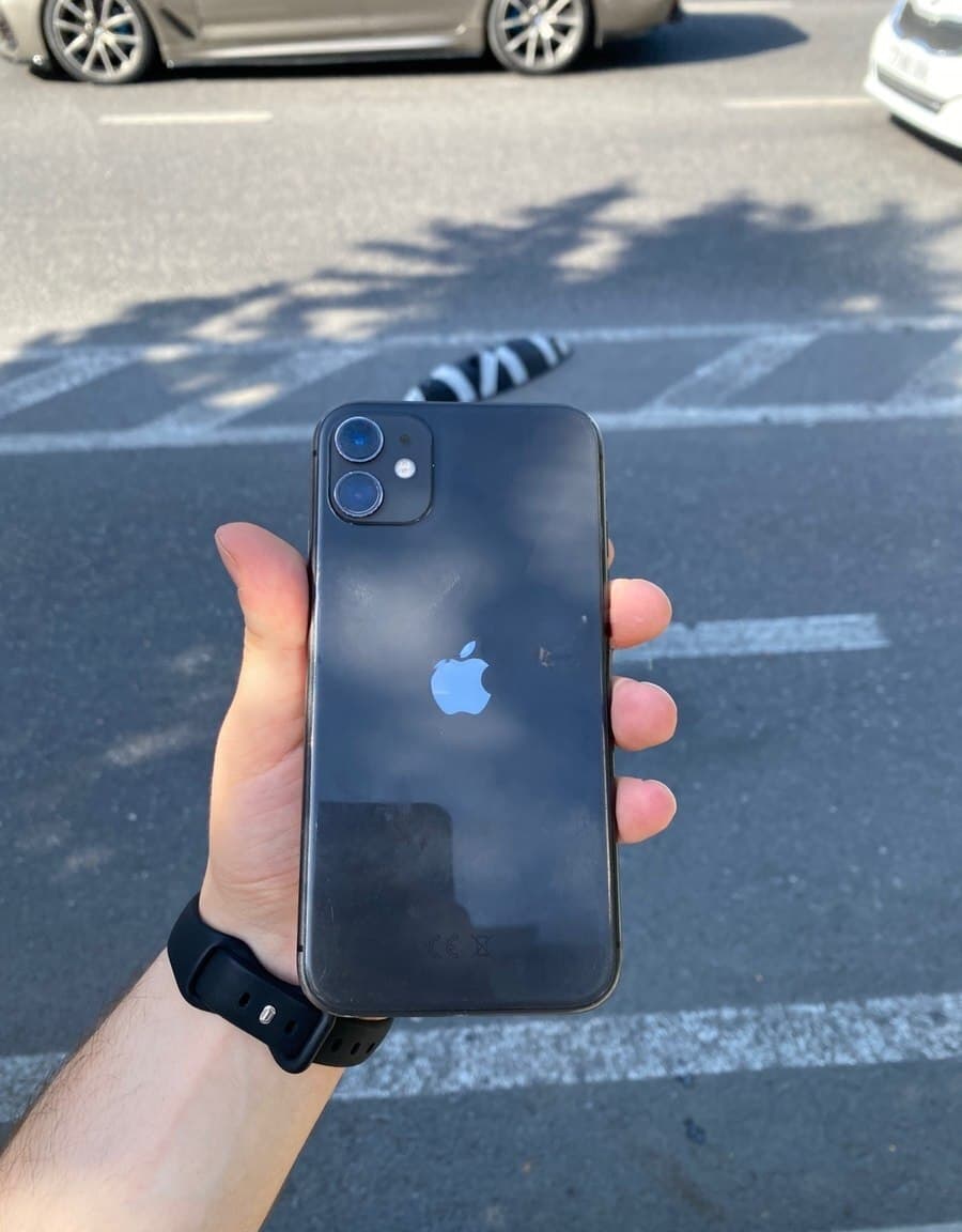 Apple iPhone 11, 4 GB
