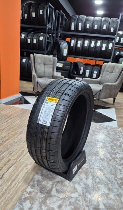 Pirelli P Zero PZ4 Sports 285/40 R23 Şini