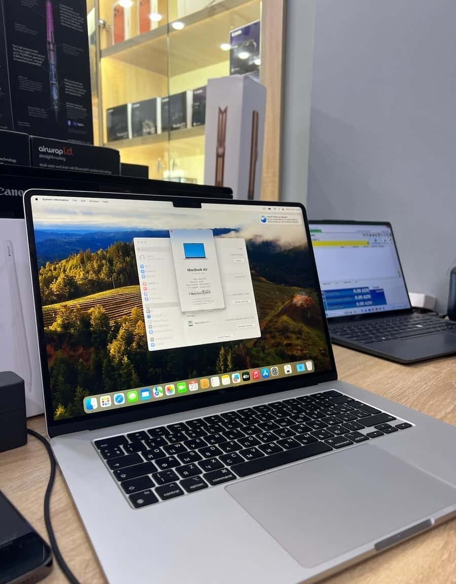Apple laptop, Silver color - Tenderyard
