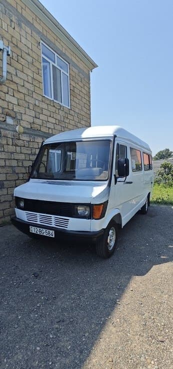Mikroavtobus Mercedes 208 D, 2.5 L, 1992