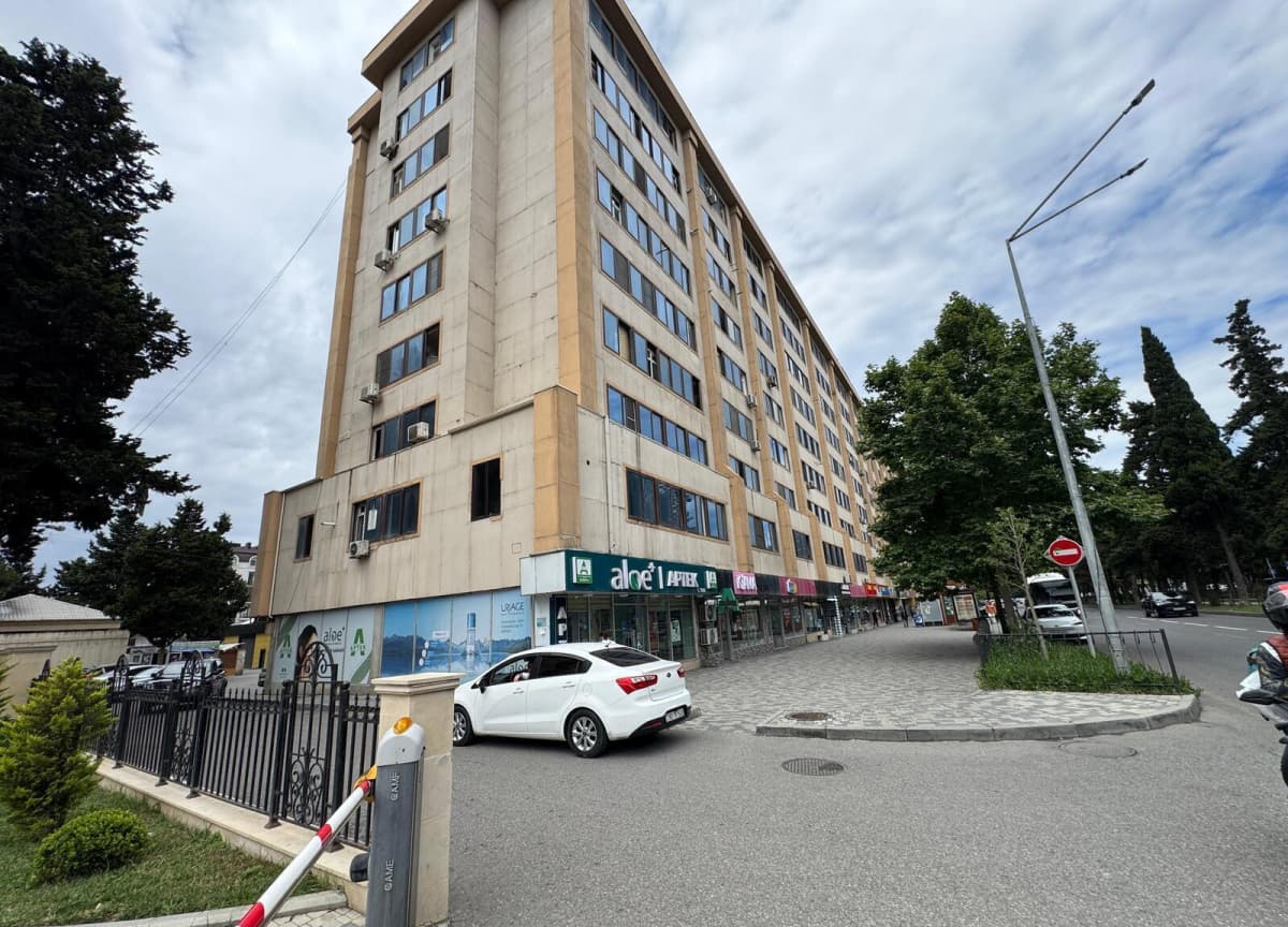 4 otaqlı mənzil 100 m² satılır