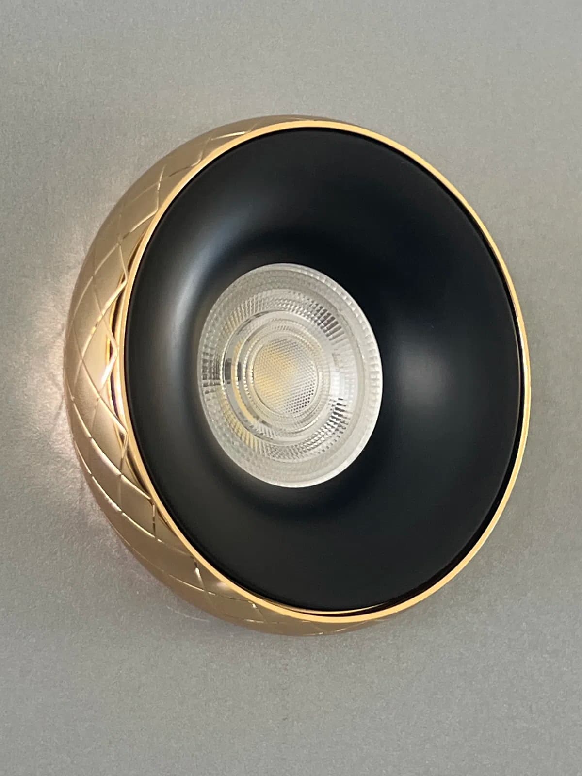 LED lampa, Qızılı rəng