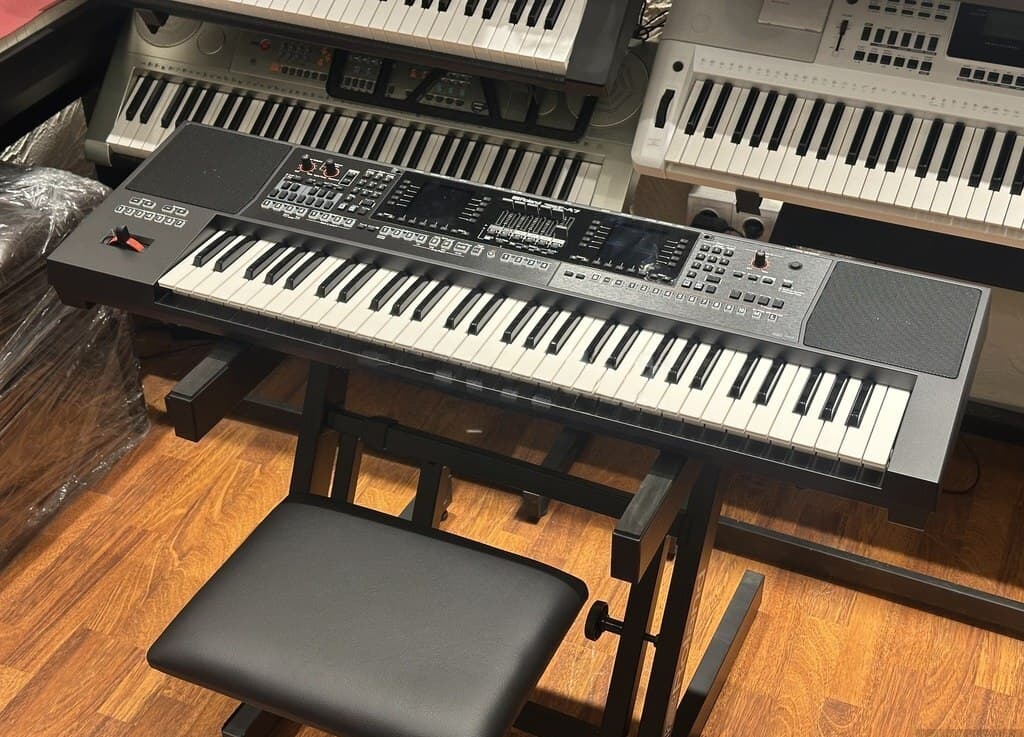 Sintezator Roland E-A7