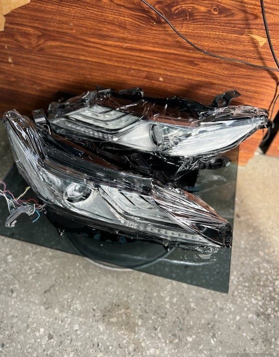 Fara Toyota Camry V70 3 LED