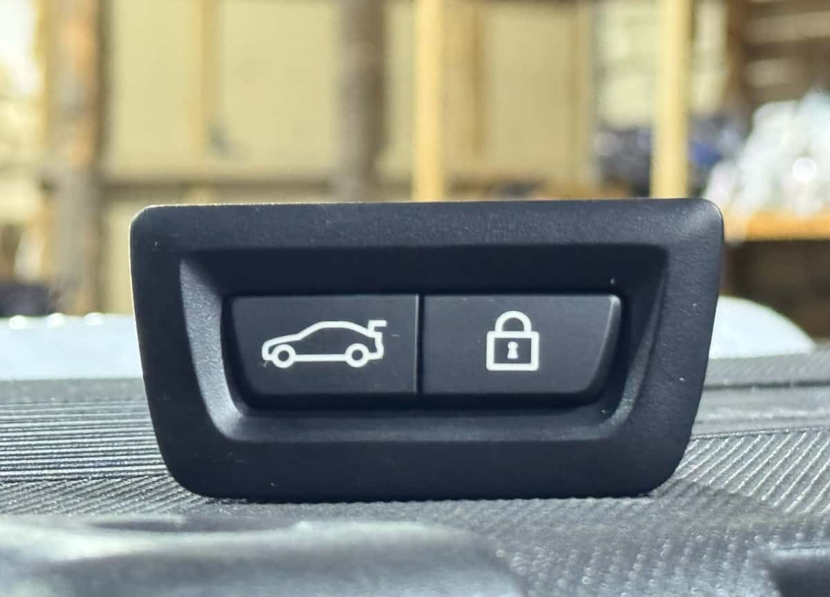 Trunk button for BMW G05 - Tenderyard