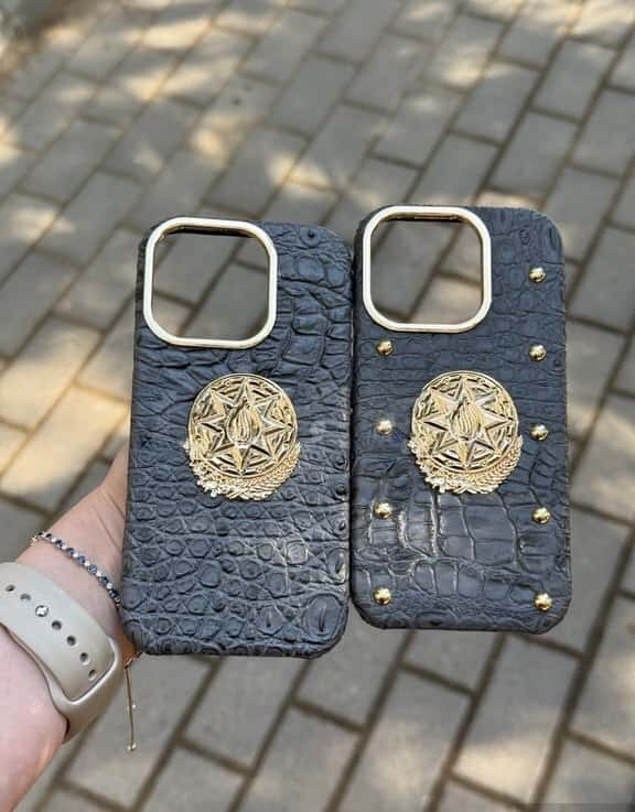 Phone case with emblem grey - Tenderyard