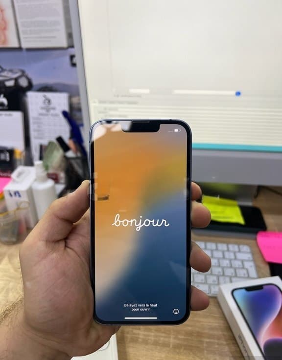 Apple iPhone 14, 4 GB