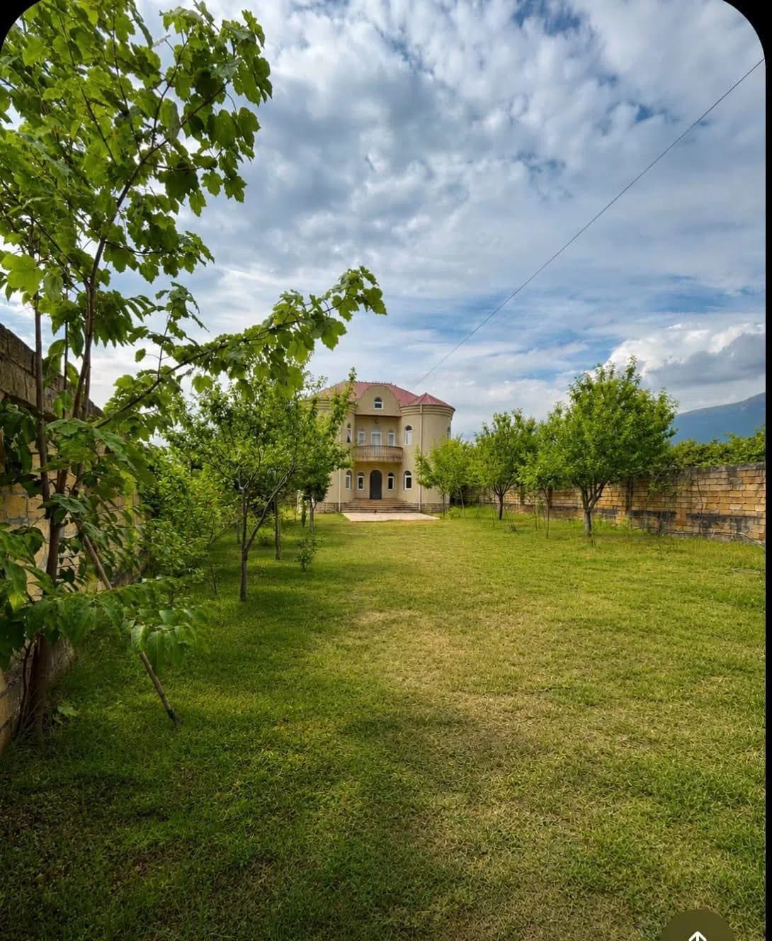 8 otaqlı həyət evi 280 m² satılır İsmayıllı
