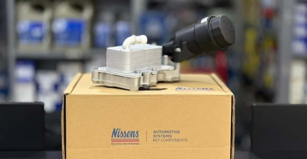 Nissens oil cooler with housing for Mercedes-Benz - Tenderyard