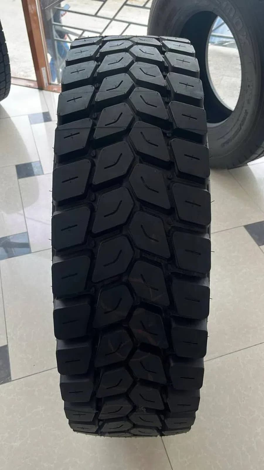 Yük maşını təkəri Pulmox 315/80R22.5 (Yarpaq naxışlı)