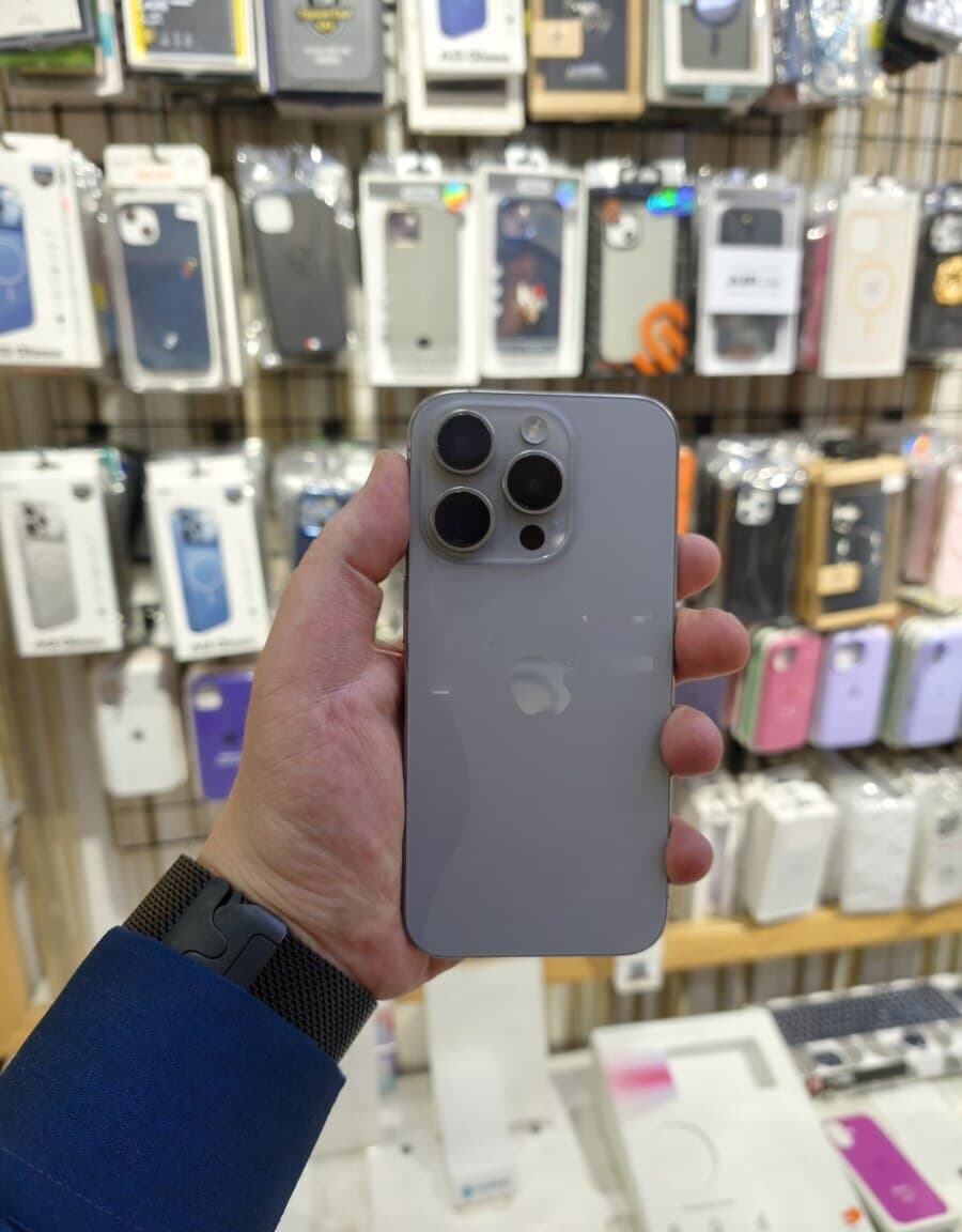 Apple iPhone 15 Pro, 8 GB