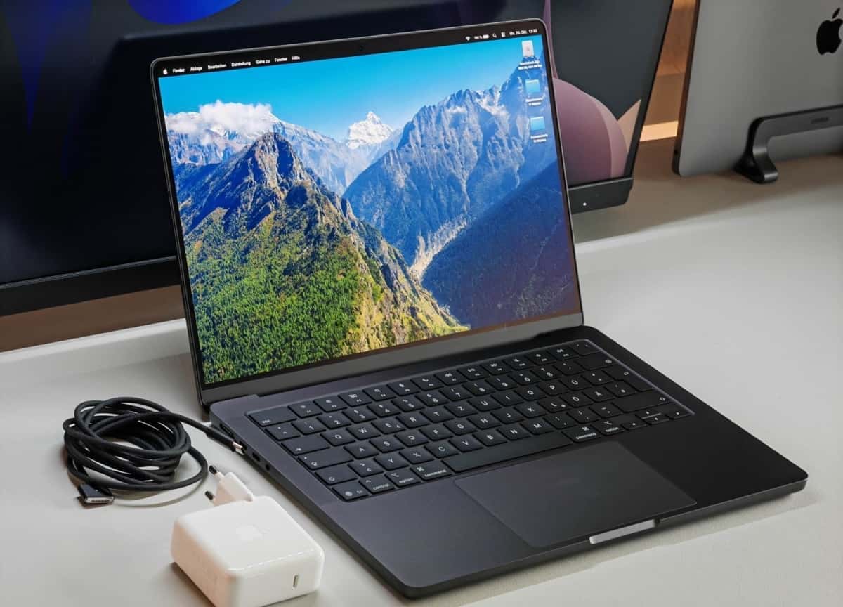 Apple brand laptop, Gray color - Tenderyard