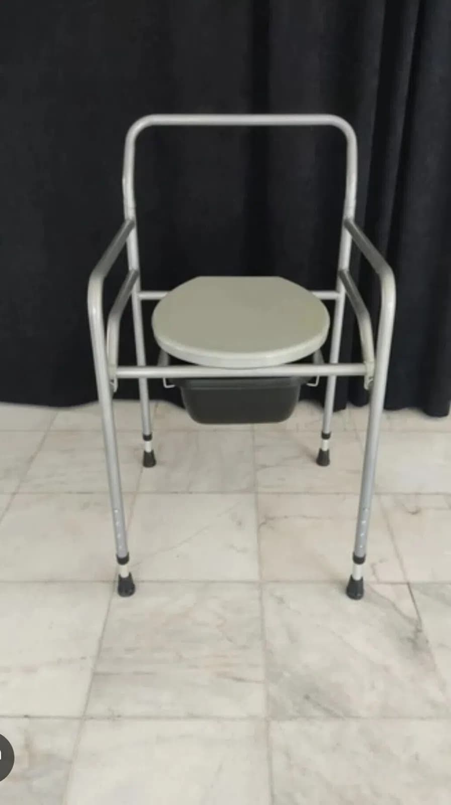 Əlil və xəstələr üçün sanitar unitaz-stul
