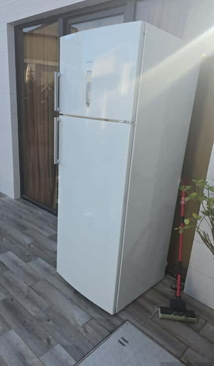 Indesit refrigerator - Tenderyard