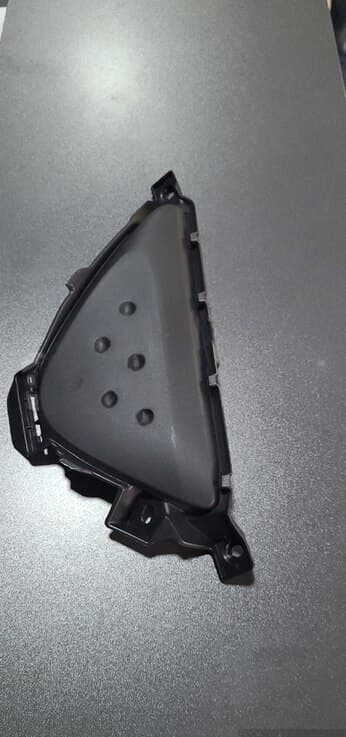 Duman işığı qapağı Toyota Prius 50 (2016-2020)