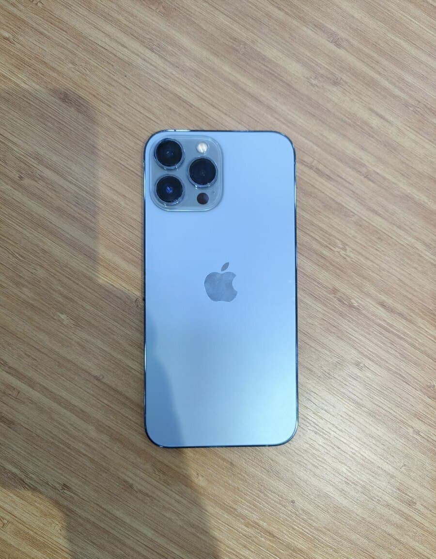 Apple iPhone 13 Pro Max, 6 GB