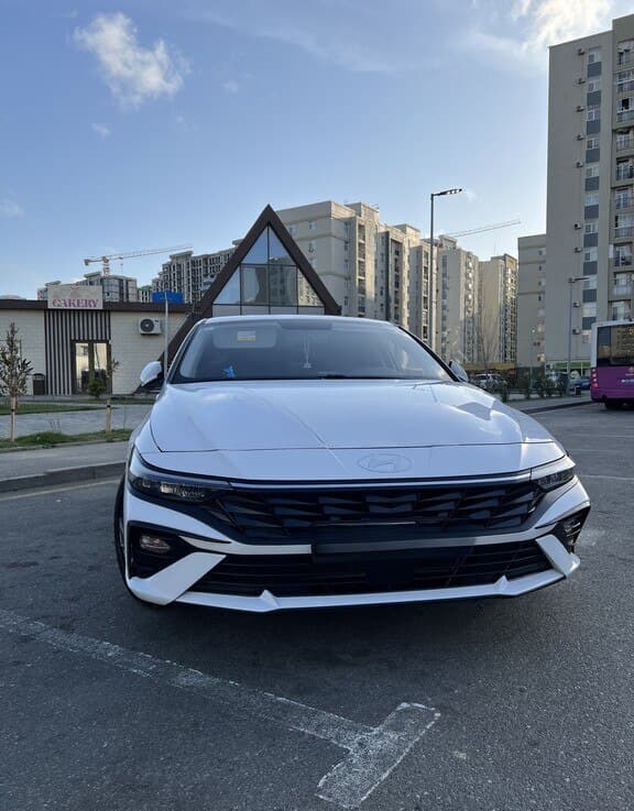 Hyundai Elantra, 2024 il, 75000 km, 1400 L
