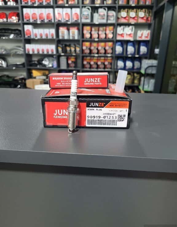 Spark plug Toyota Prius 2010-2017 - Tenderyard