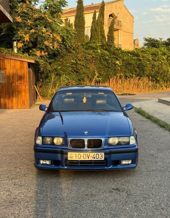 BMW 325, 1995 il, 250000 km, 2500 L