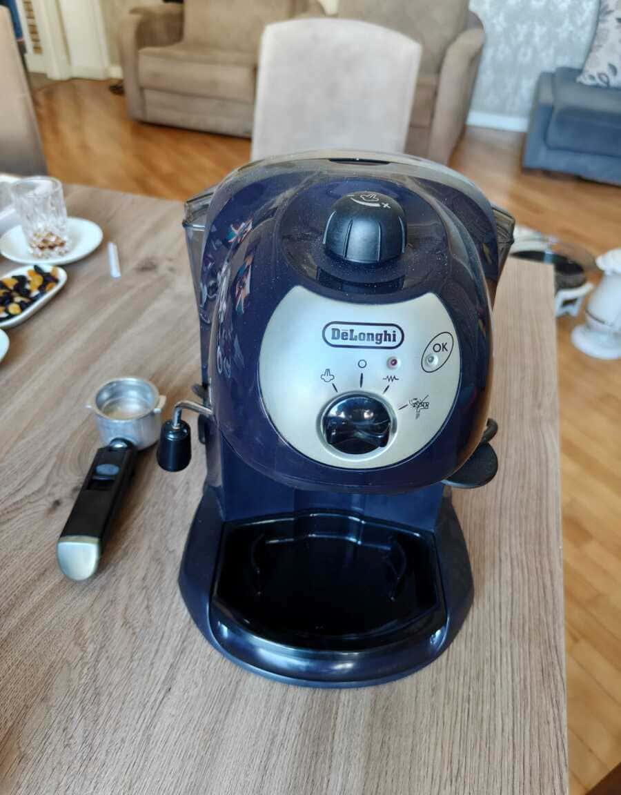 DeLonghi Coffee Maker - Tenderyard