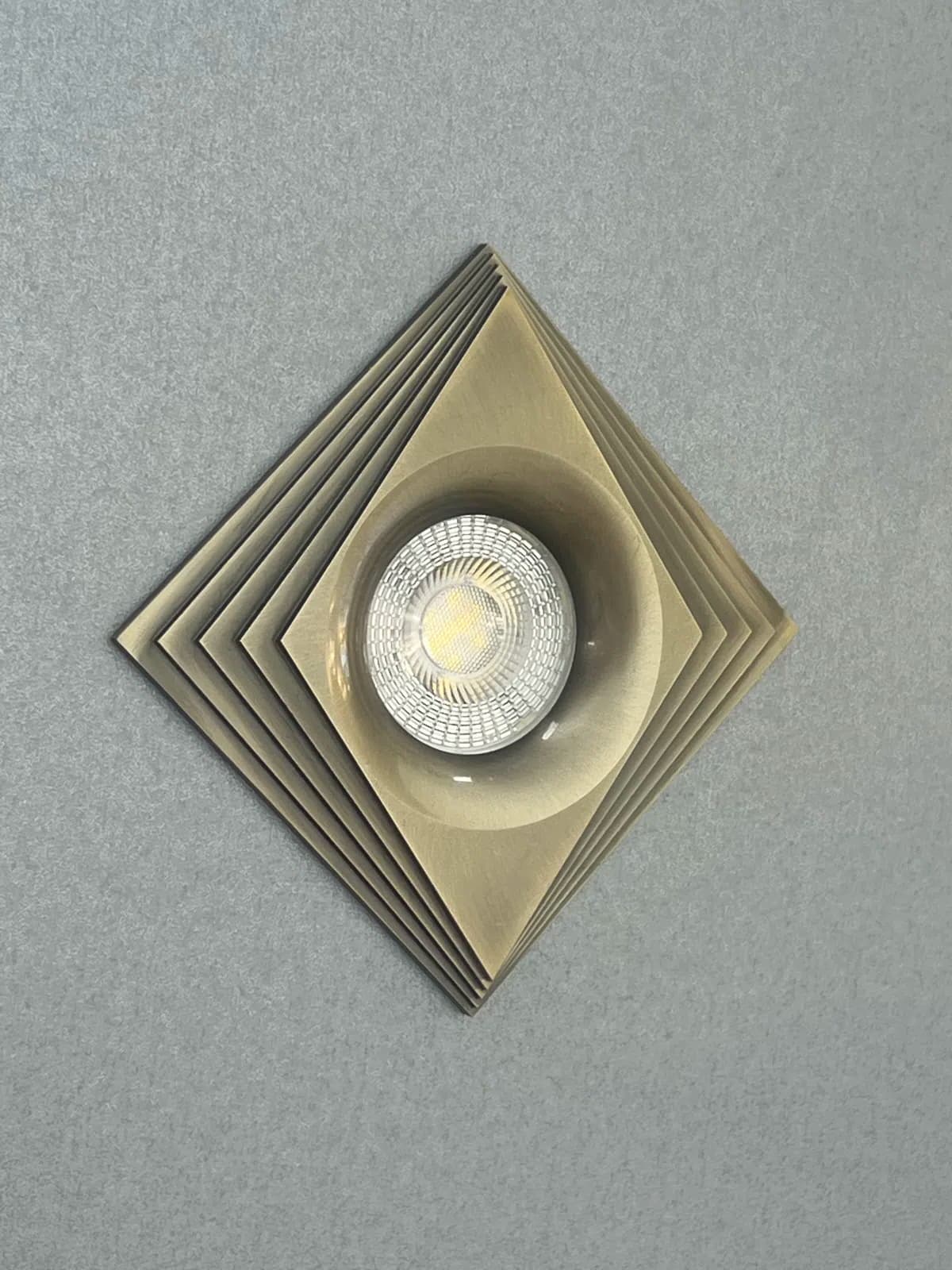LED lampa, Qəhvəyi rəng