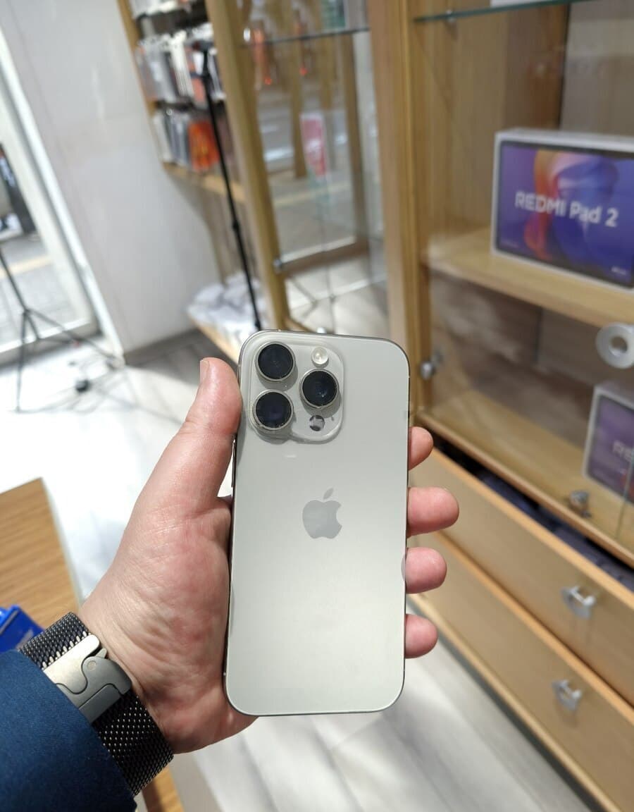 Apple iPhone 16 Pro, 8 GB