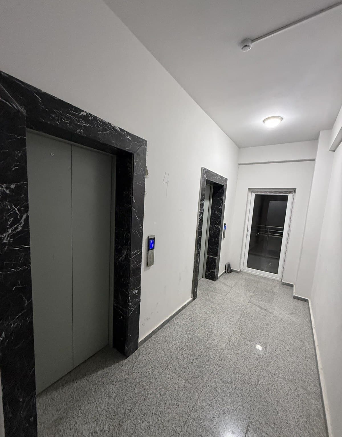 2 otaqlı mənzil 55 m² satılır
