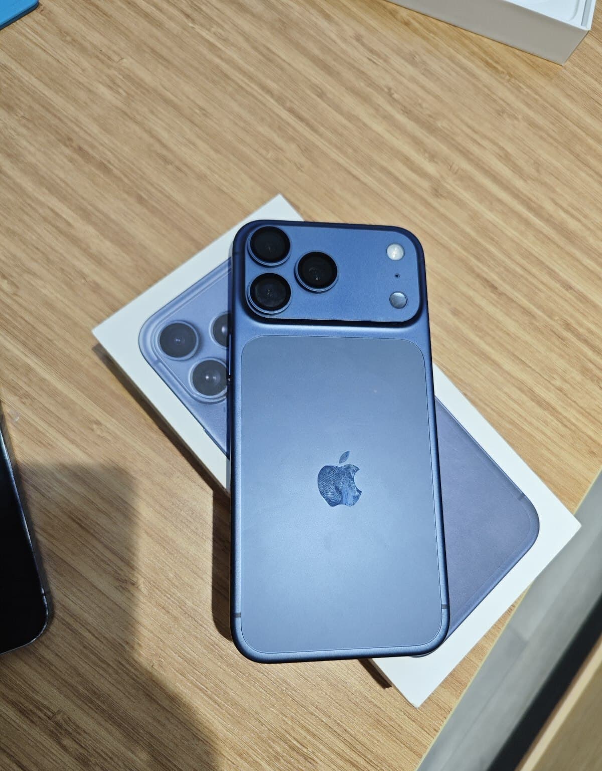 Apple iPhone 17 Pro Max, 12 GB