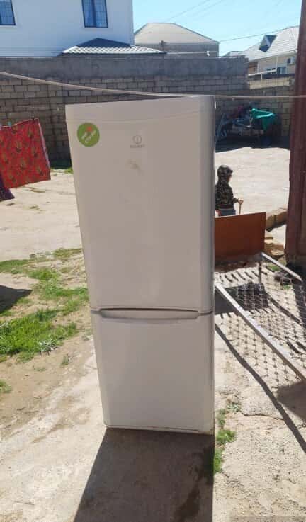 Indesit refrigerator - Tenderyard