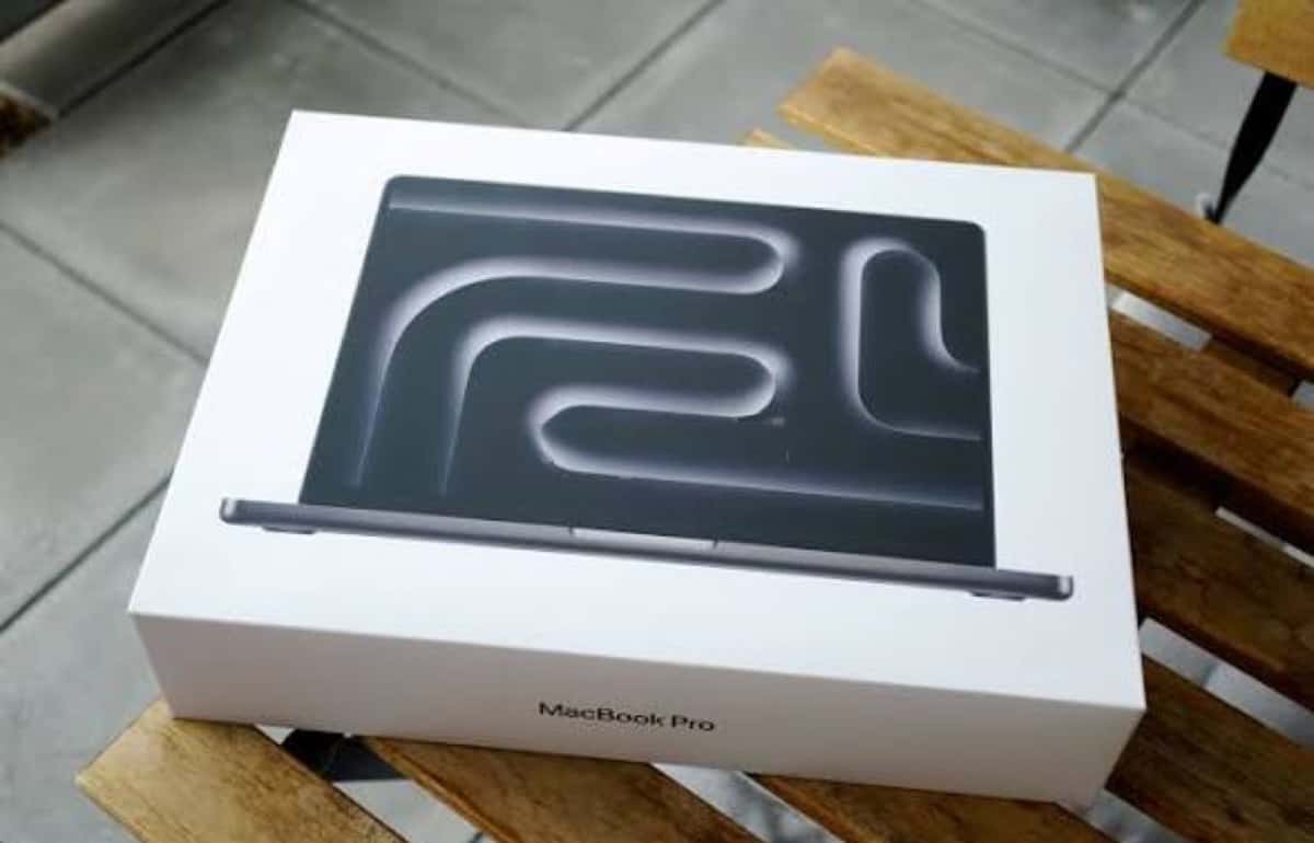 Apple laptop, Black color - Tenderyard