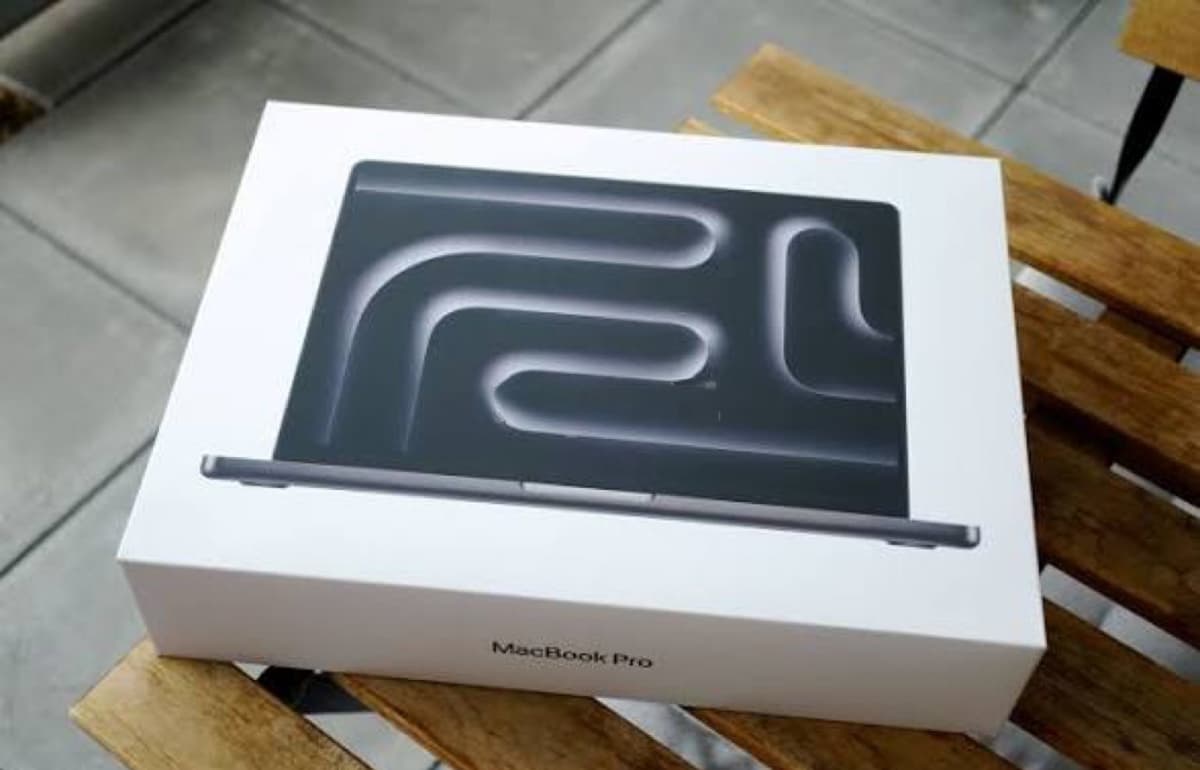 Apple markalı notbuk, Qara rəng