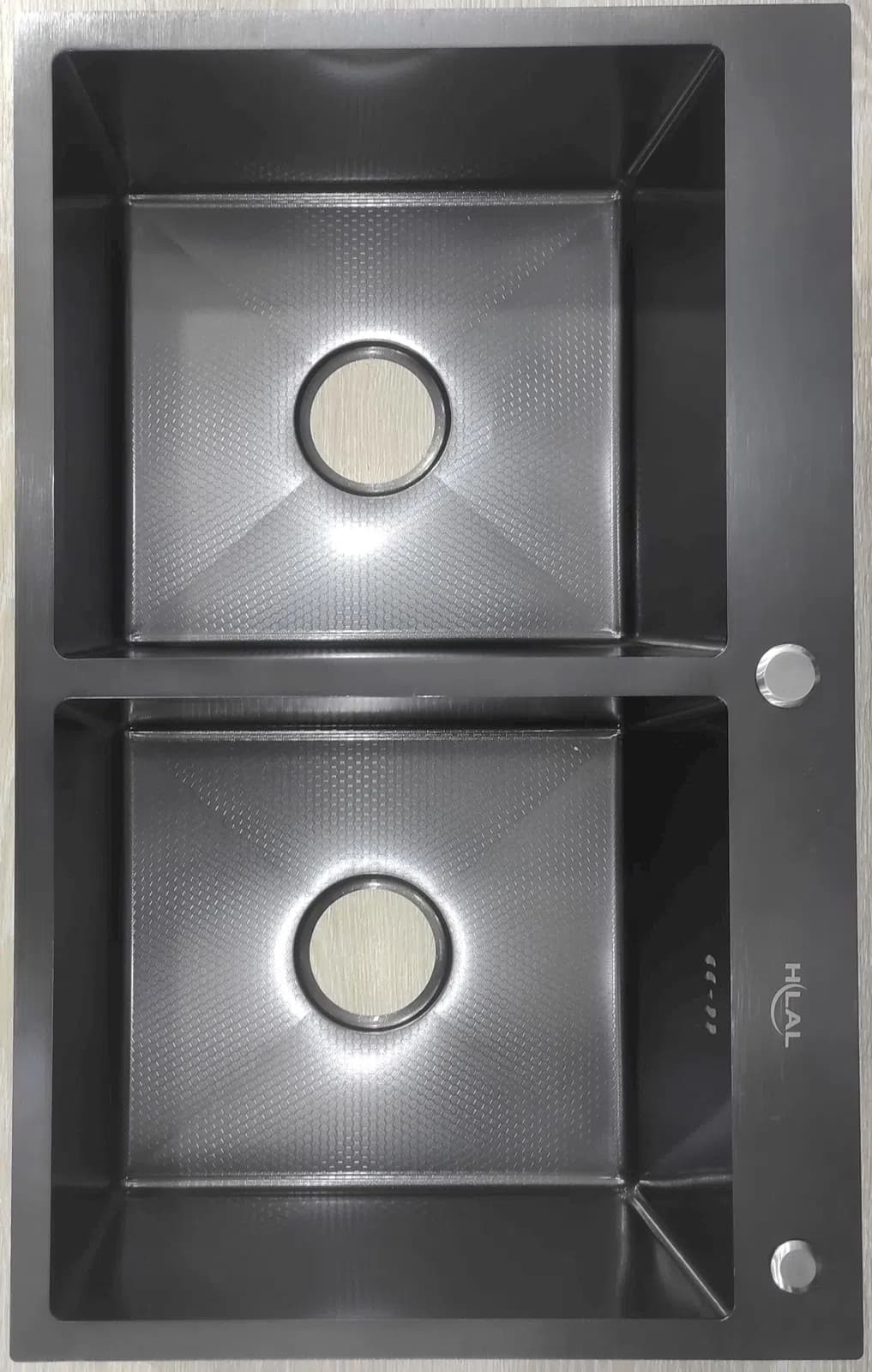 Kvadrat çanaq, Qara rəng