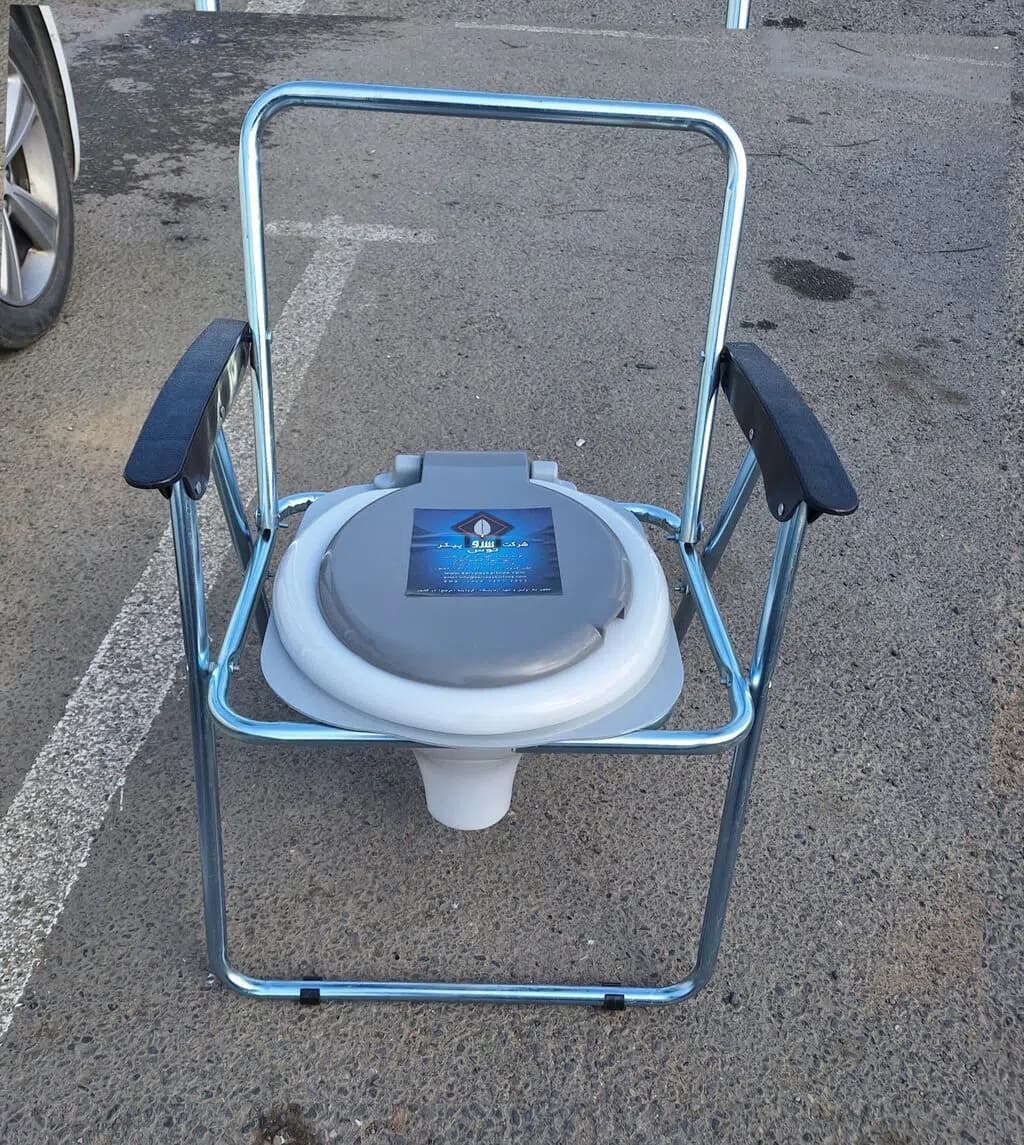Əlil və xəstələr üçün qatlanan sanitar kreslo