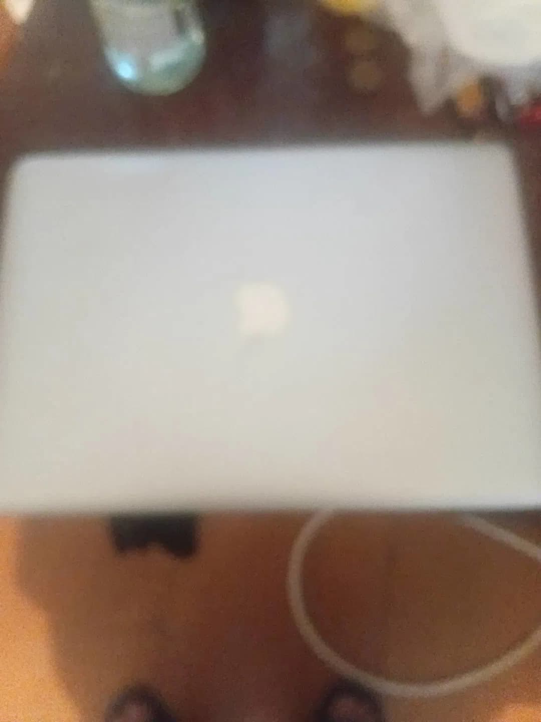 Apple markalı notbuk, Boz rəng