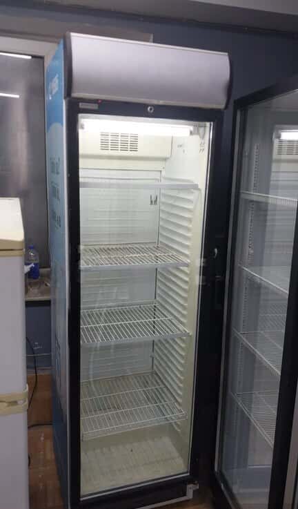 Refrigerated display case - Tenderyard