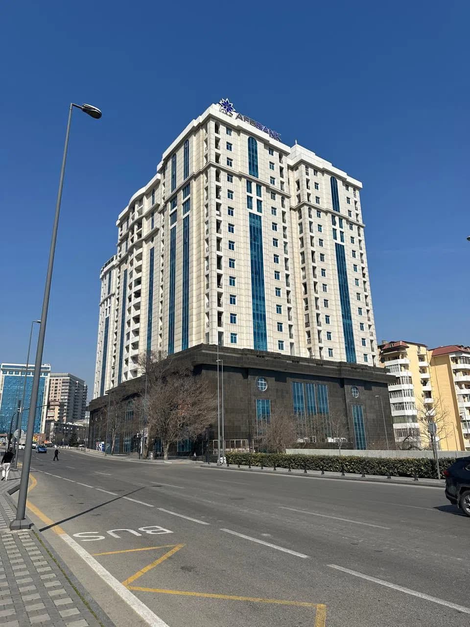 5 otaqlı mənzil 185 m² kirayə verilir