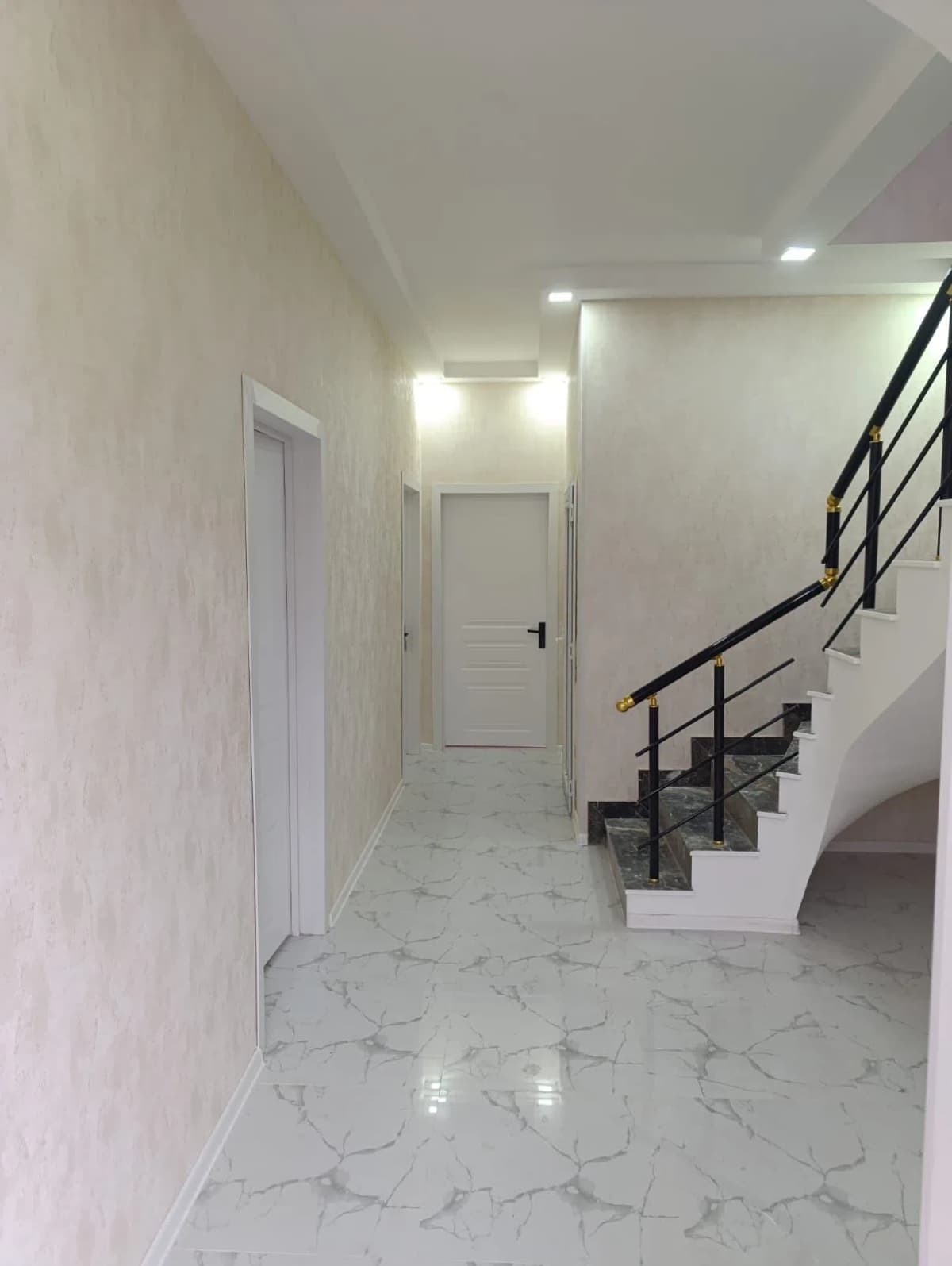 5 otaqlı həyət evi 200 m² satılır