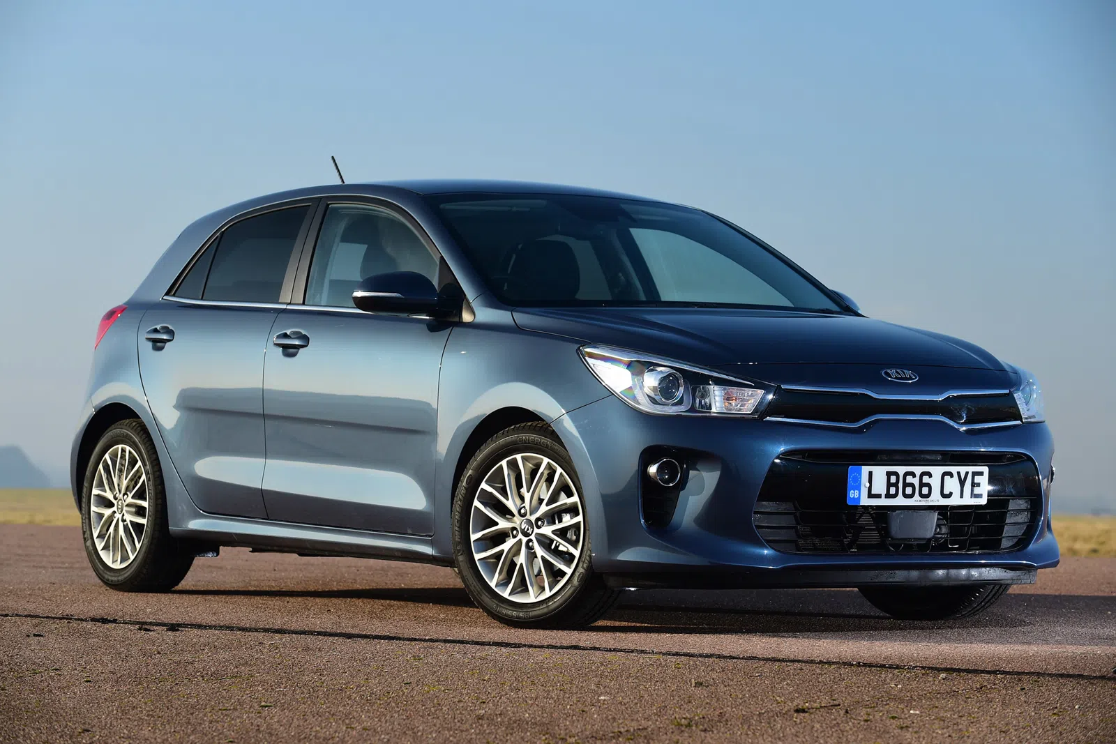 Gəncədə 10000-12000 AZN civarı avtomat avtomobil axtarıram