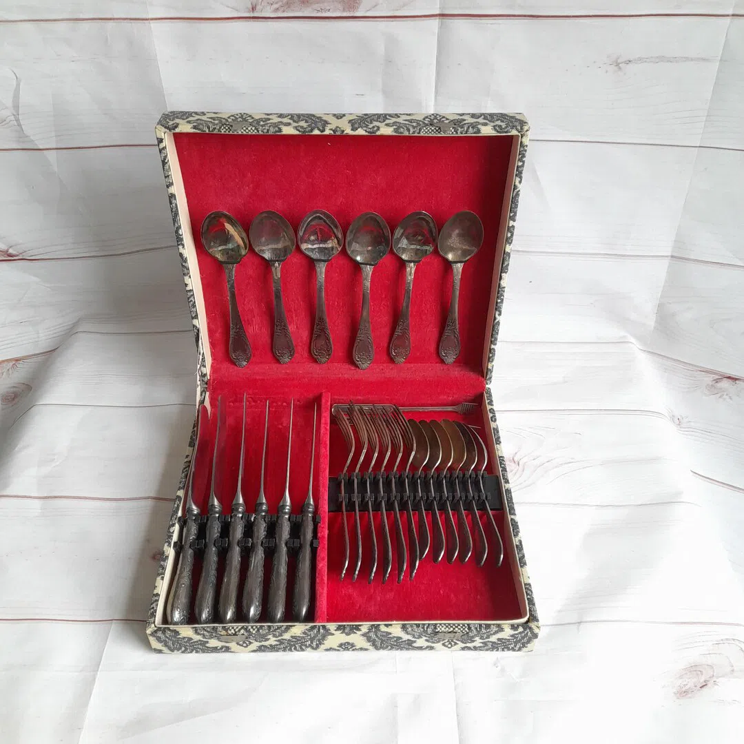 Melxior qaşıq, vilka və çay qaşığı alıram - Tenderyard