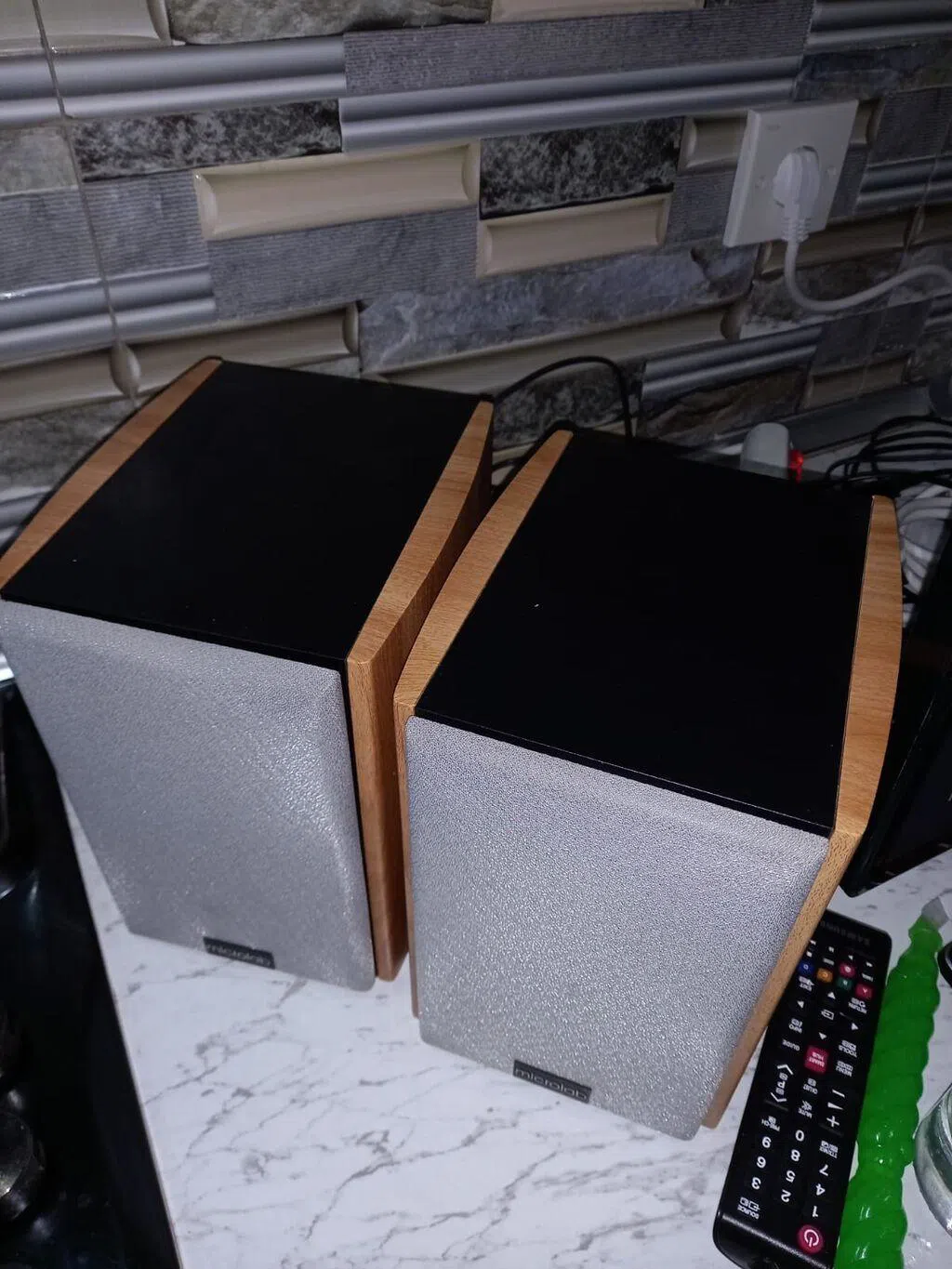 Mixed color sound amplifier - Tenderyard