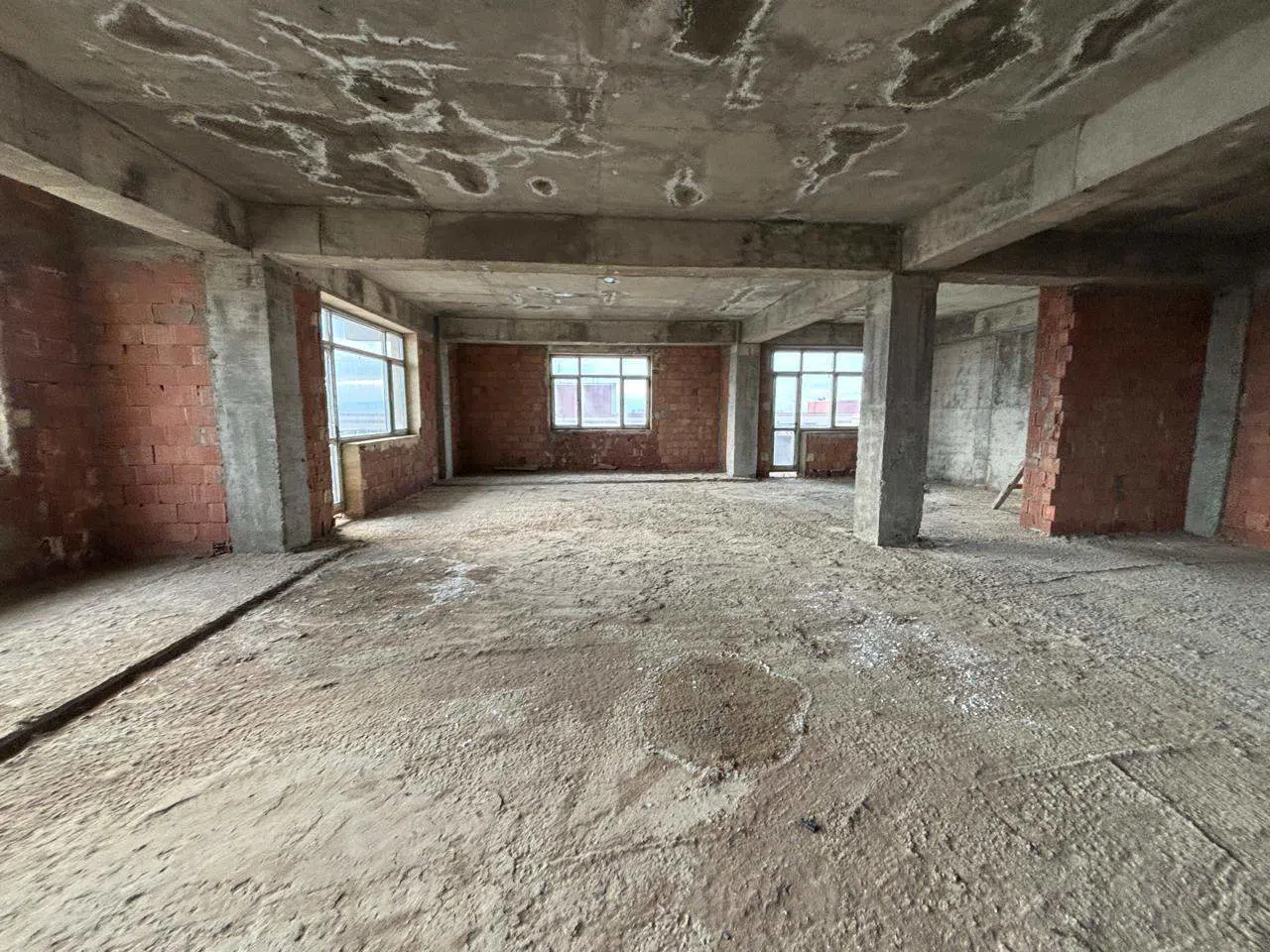 3 otaqlı mənzil 154.8 m² satılır