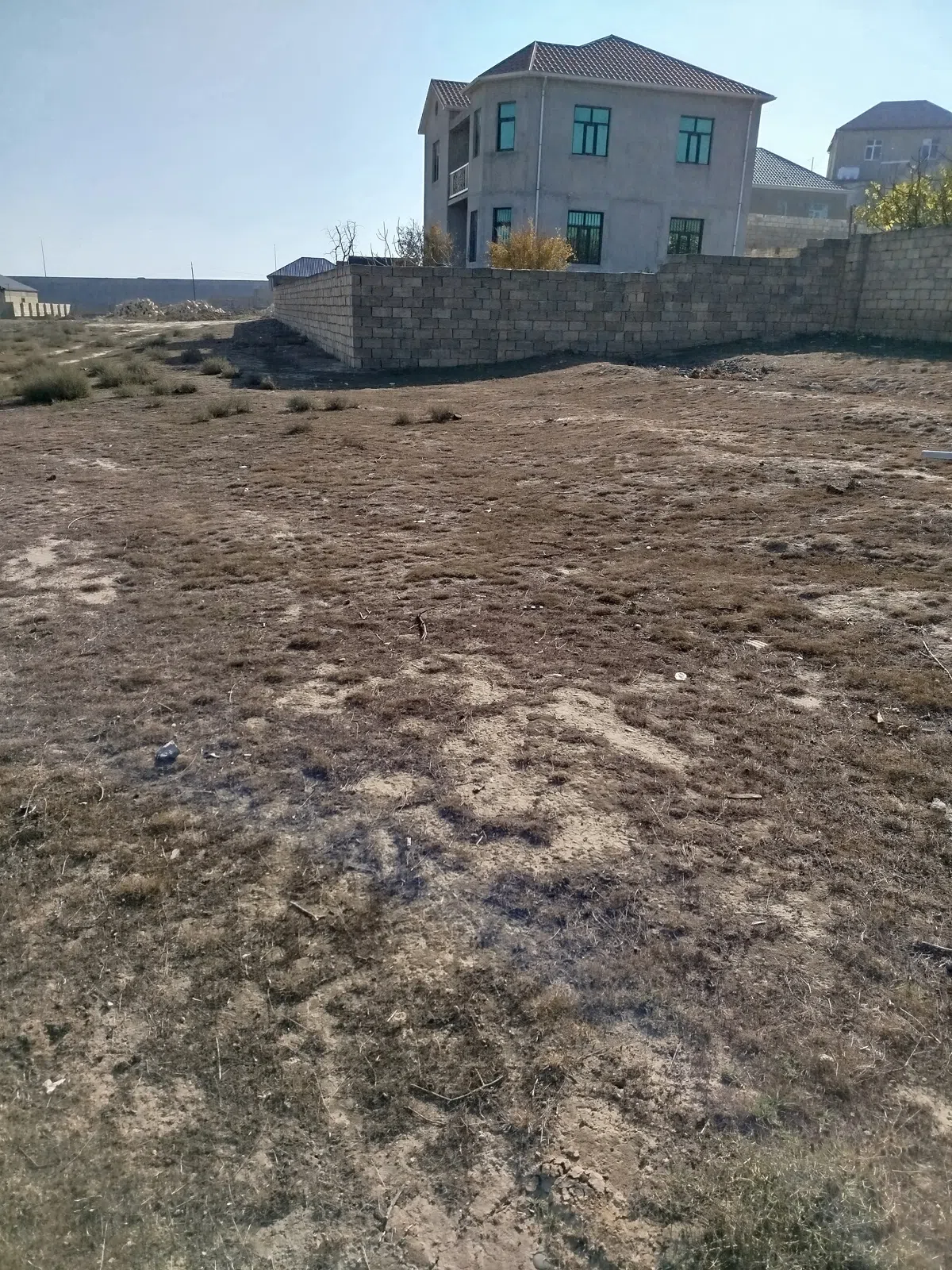 6 sot torpaq sahəsi satılır