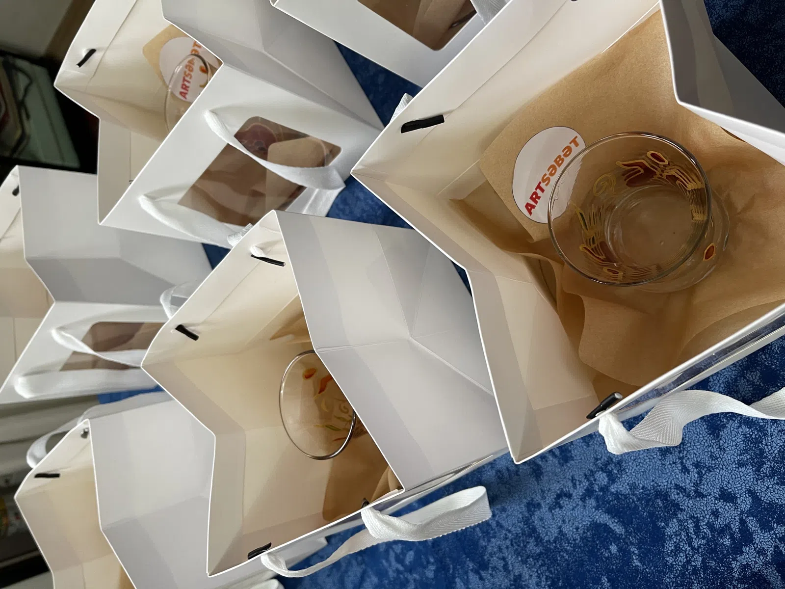 Fincan-stəkan Şüşə material